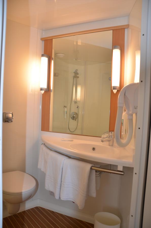Ibis Issoire Hotel Exterior foto