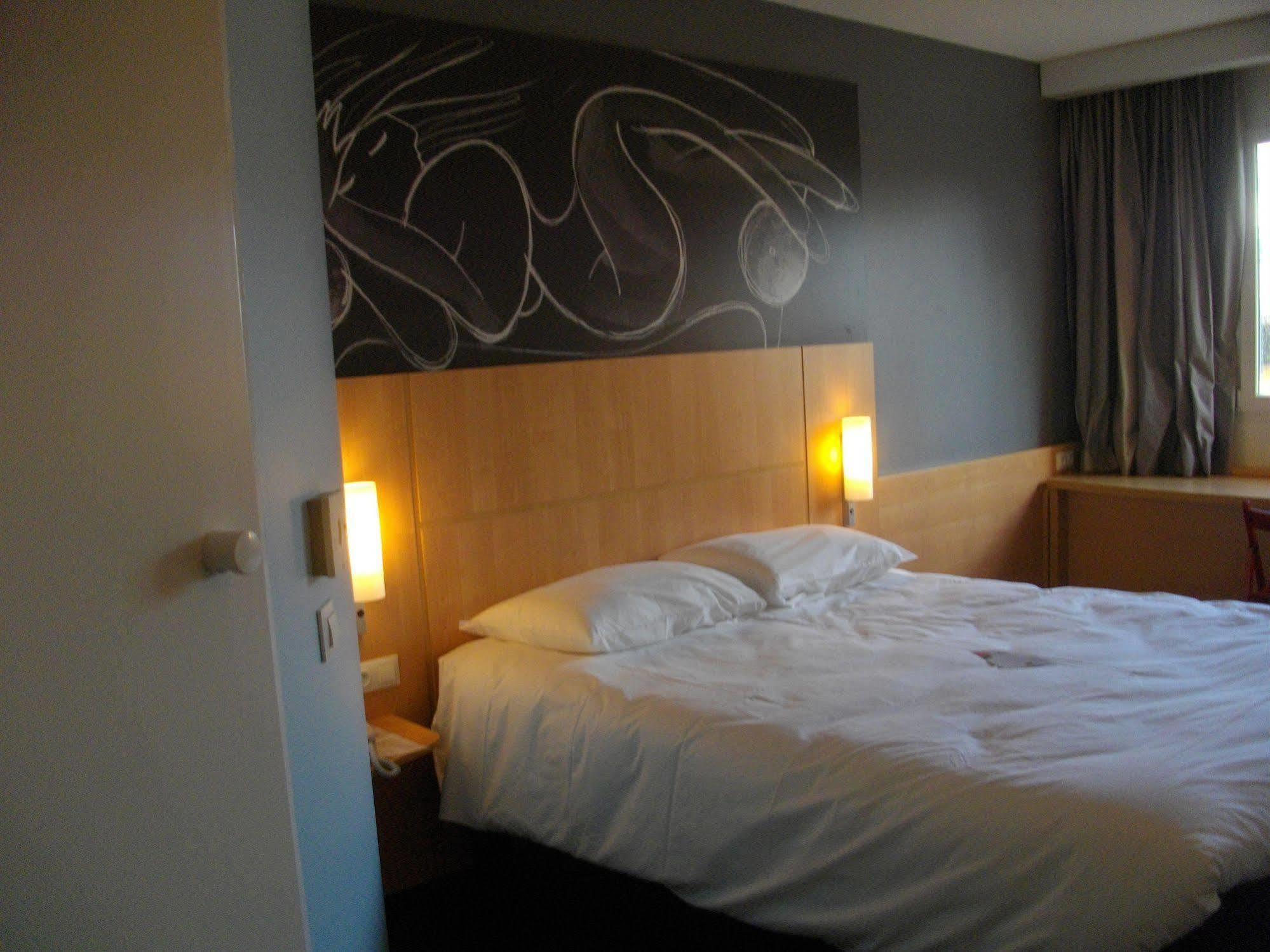 Ibis Issoire Hotel Exterior foto